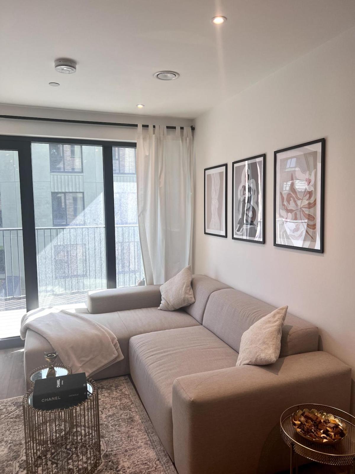 Apartment Modern Flat 2 Minute Walk To Station